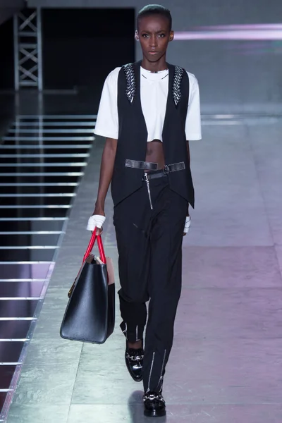Look 17